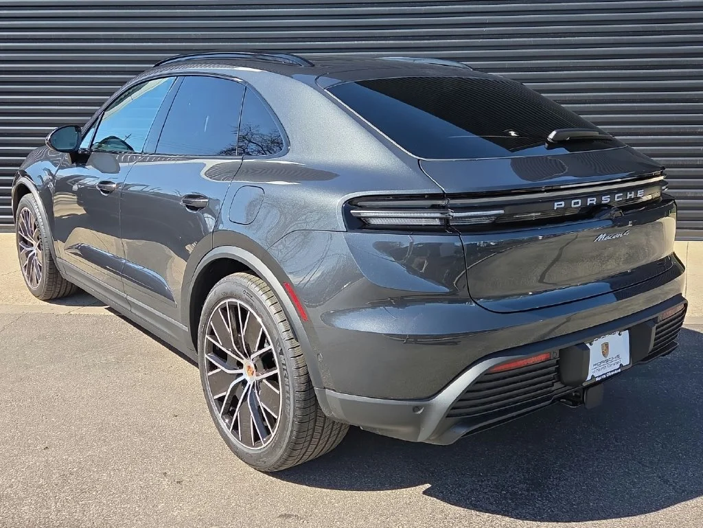 Certified Used 2026  Porsche 4 image 3