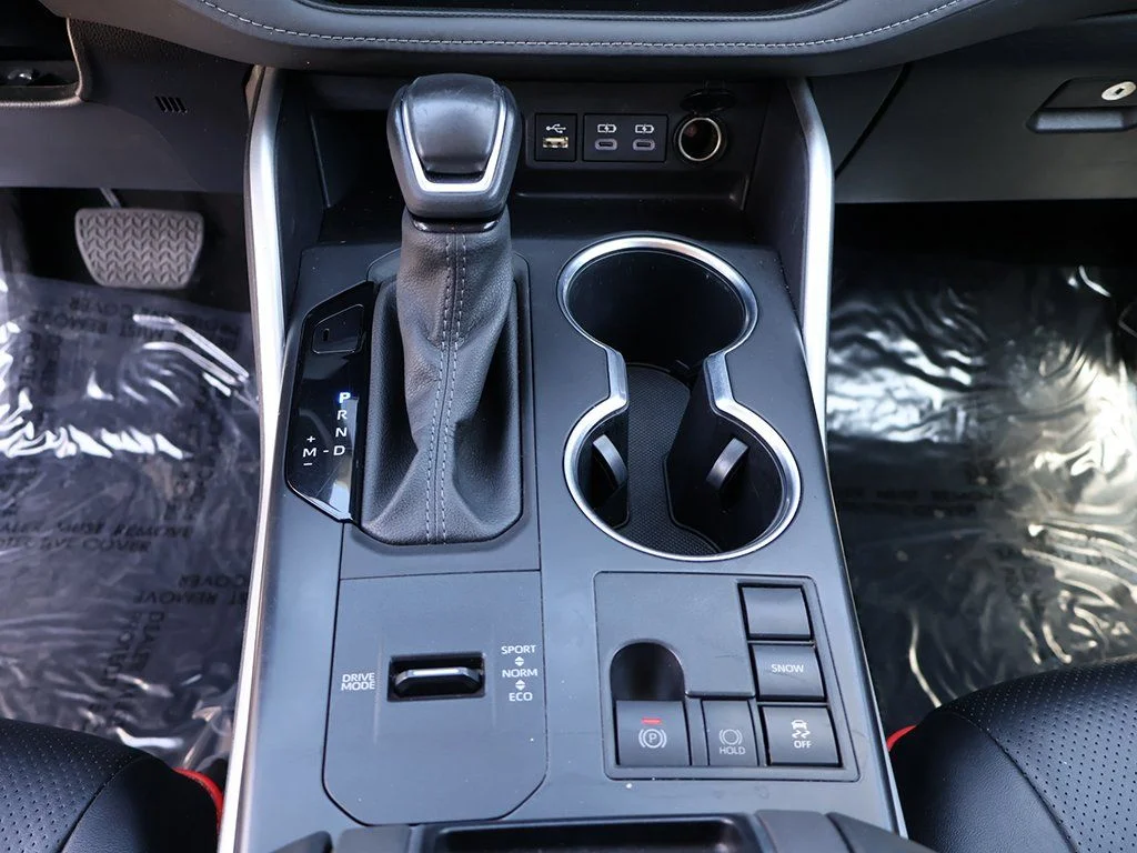 2024 Toyota Highlander LE - Photo 51