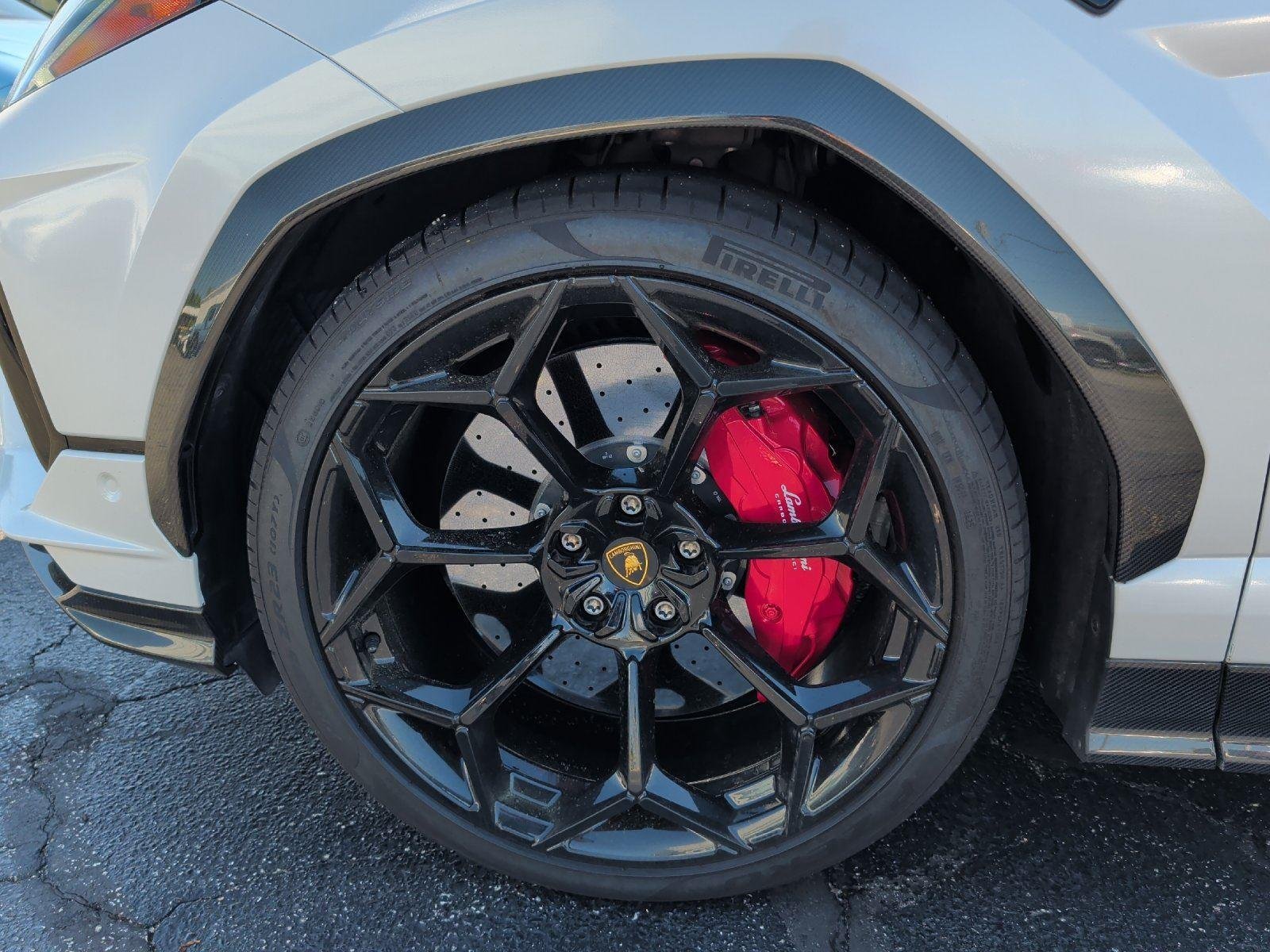 Used 2023 Bianco Monocerus Matt Lamborghini Performante image 10