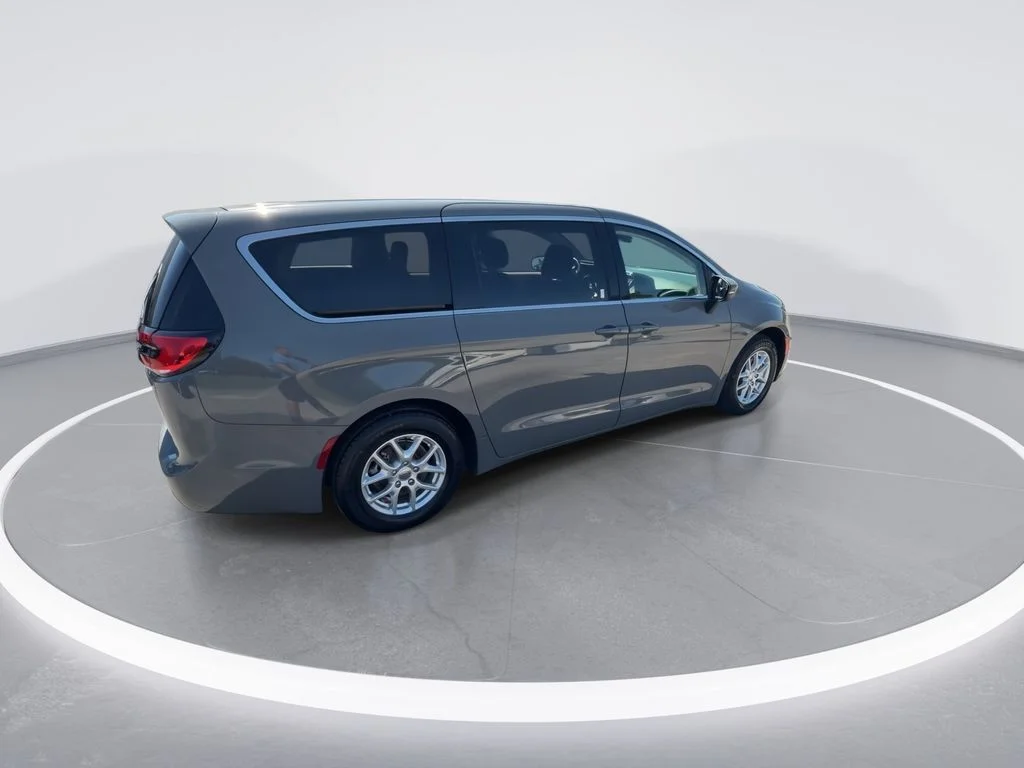 Used 2023 White Chrysler Touring L image 8