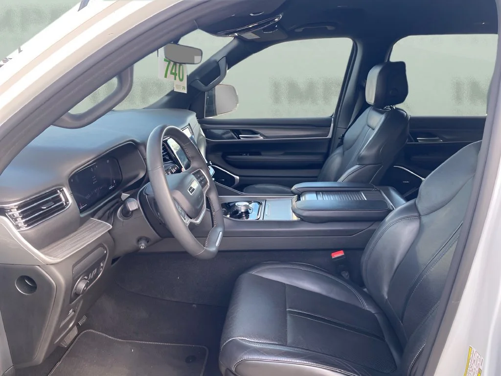 Used 2023 White Jeep Series II image 9