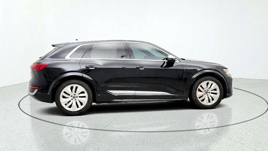 Used 2024 Mythos Black Metallic Audi quattro Premium Plus w/ 19.2 kW Charger & Trailer Hitch image 4