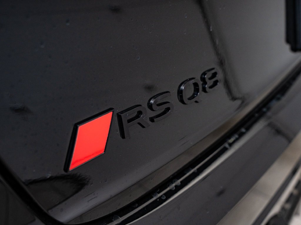 Used 2025 Mythos Black Metallic Audi 4.0T image 16
