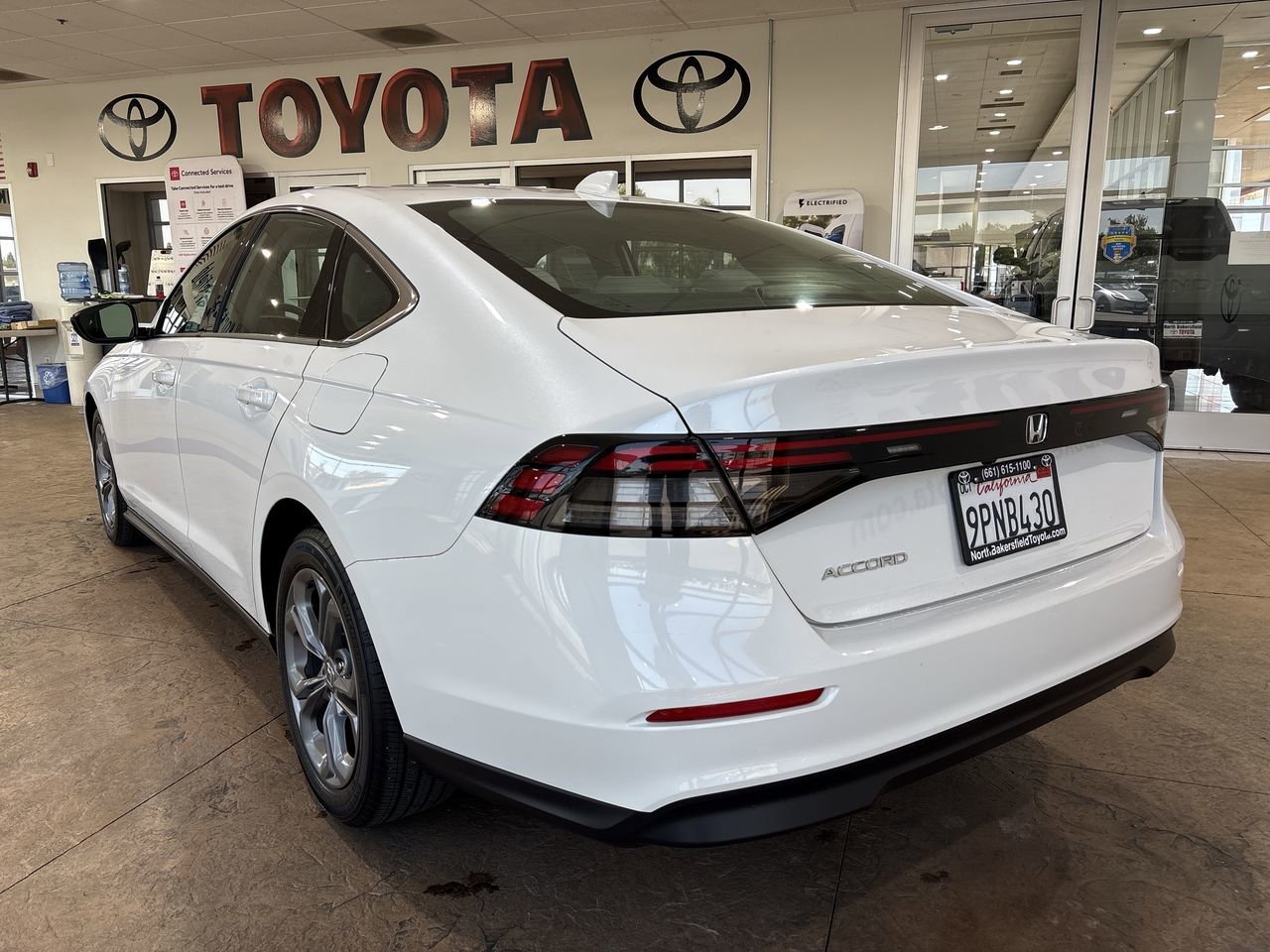 Used 2024 White Honda EX image 8