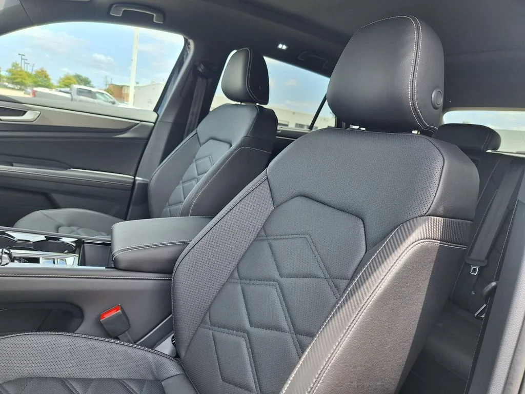 New 2026 Black Volkswagen 2.0T SE w/Technology image 11