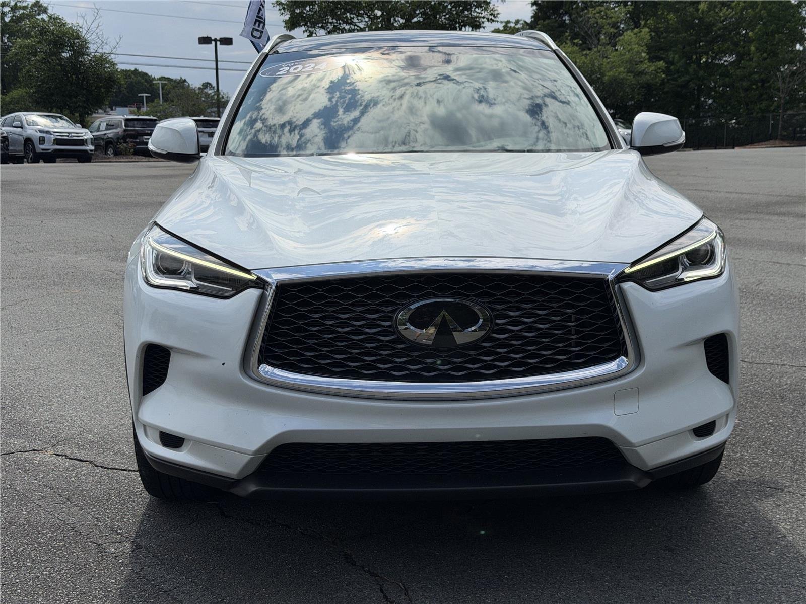 Used 2024 Radiant White INFINITI LUXE image 33