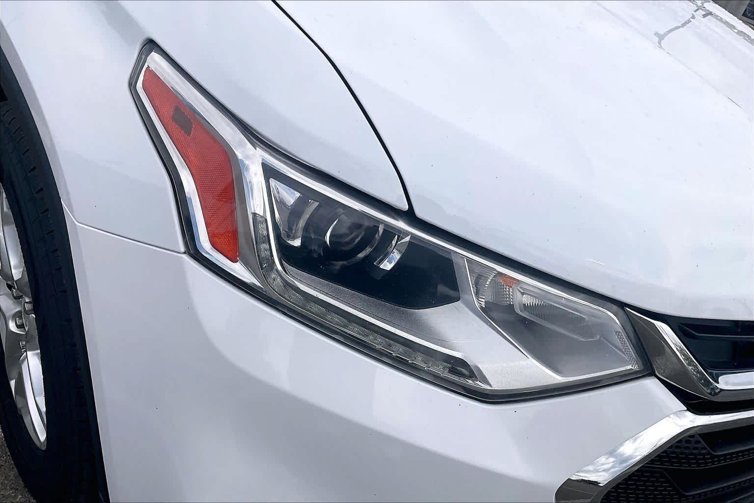 Used 2020 Summit White Chevrolet LS image 27