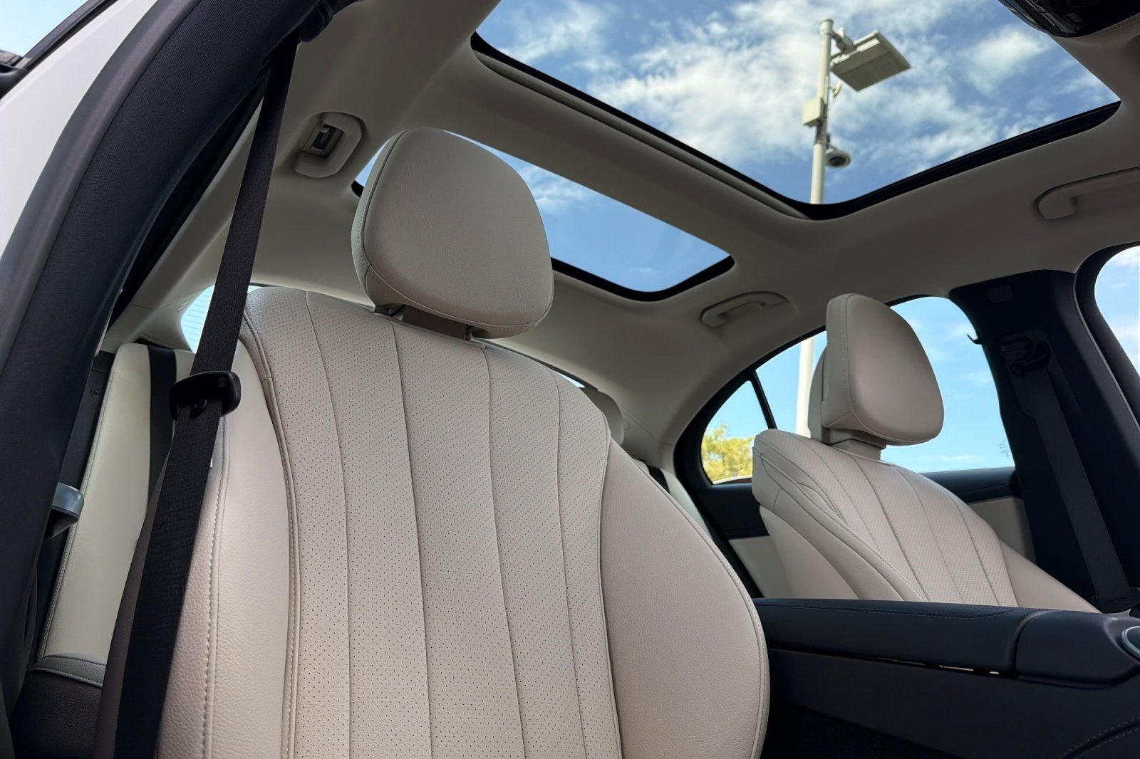 New 2026 Polar White Mercedes-Benz E 350 image 3