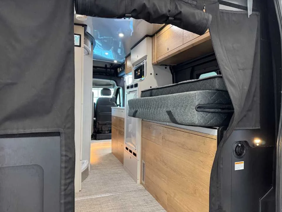New 2026 GRANITE CRYSTAL METALLIC AIRSTREAM  image 4