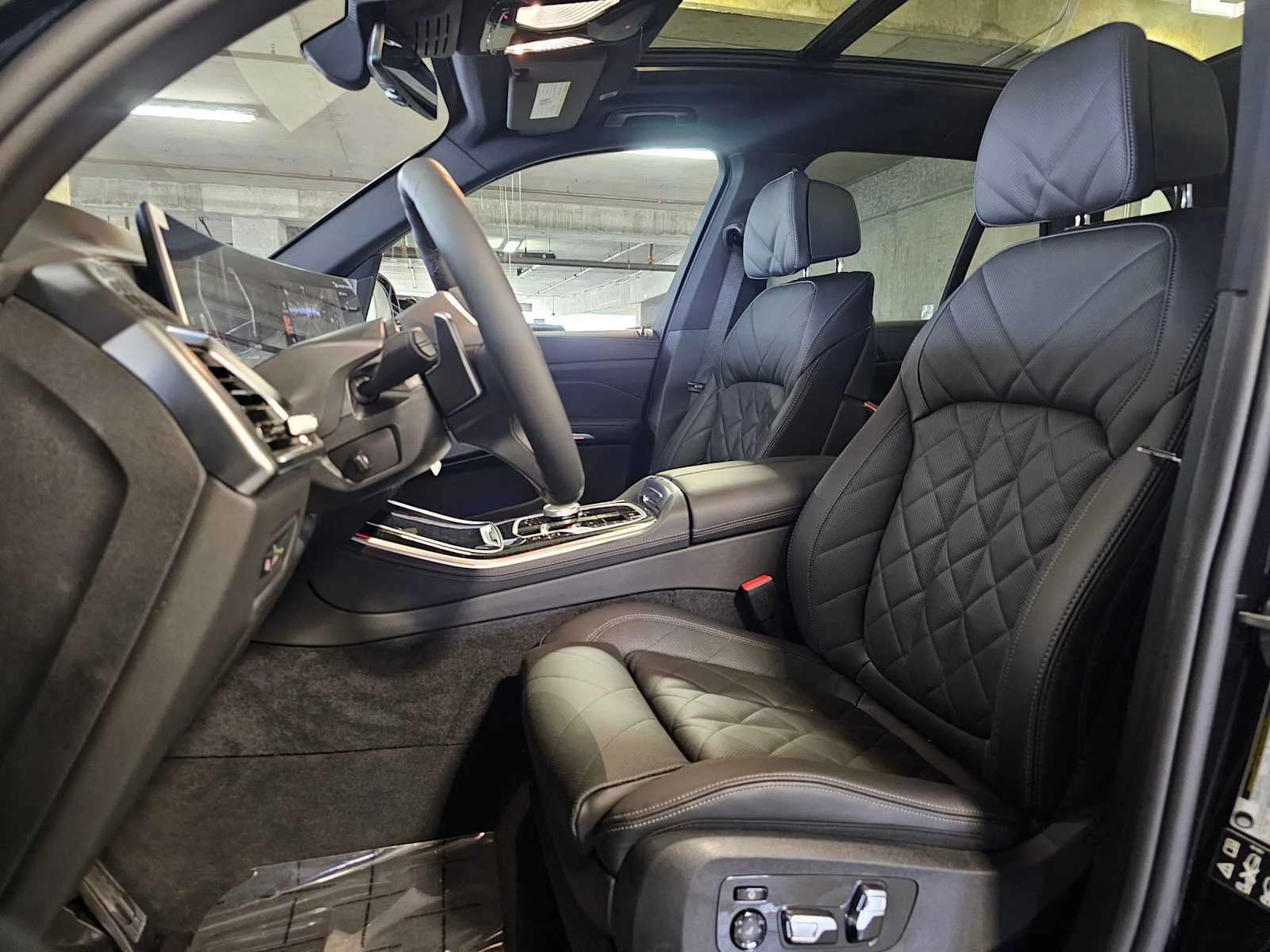New 2026 Carbon Black Metallic BMW xDrive40i image 32