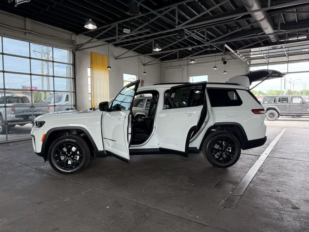 New 2026 White/off-white Jeep Laredo image 14