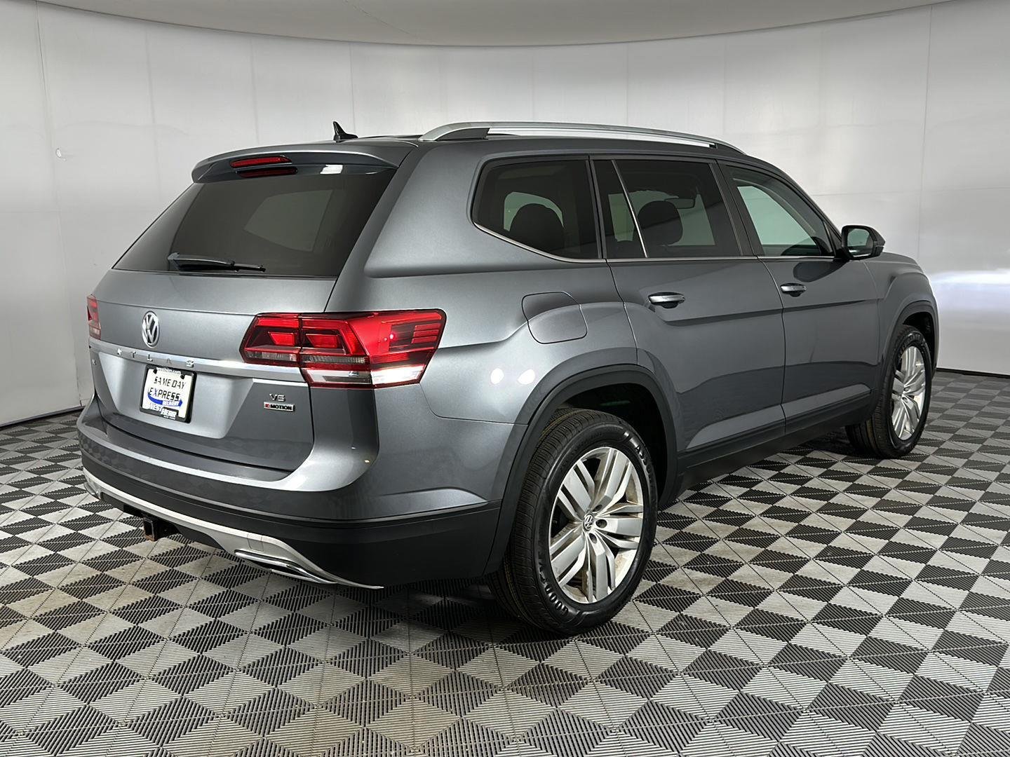 Used 2019 Platinum Gray Metallic Volkswagen 3.6L V6 SE image 7