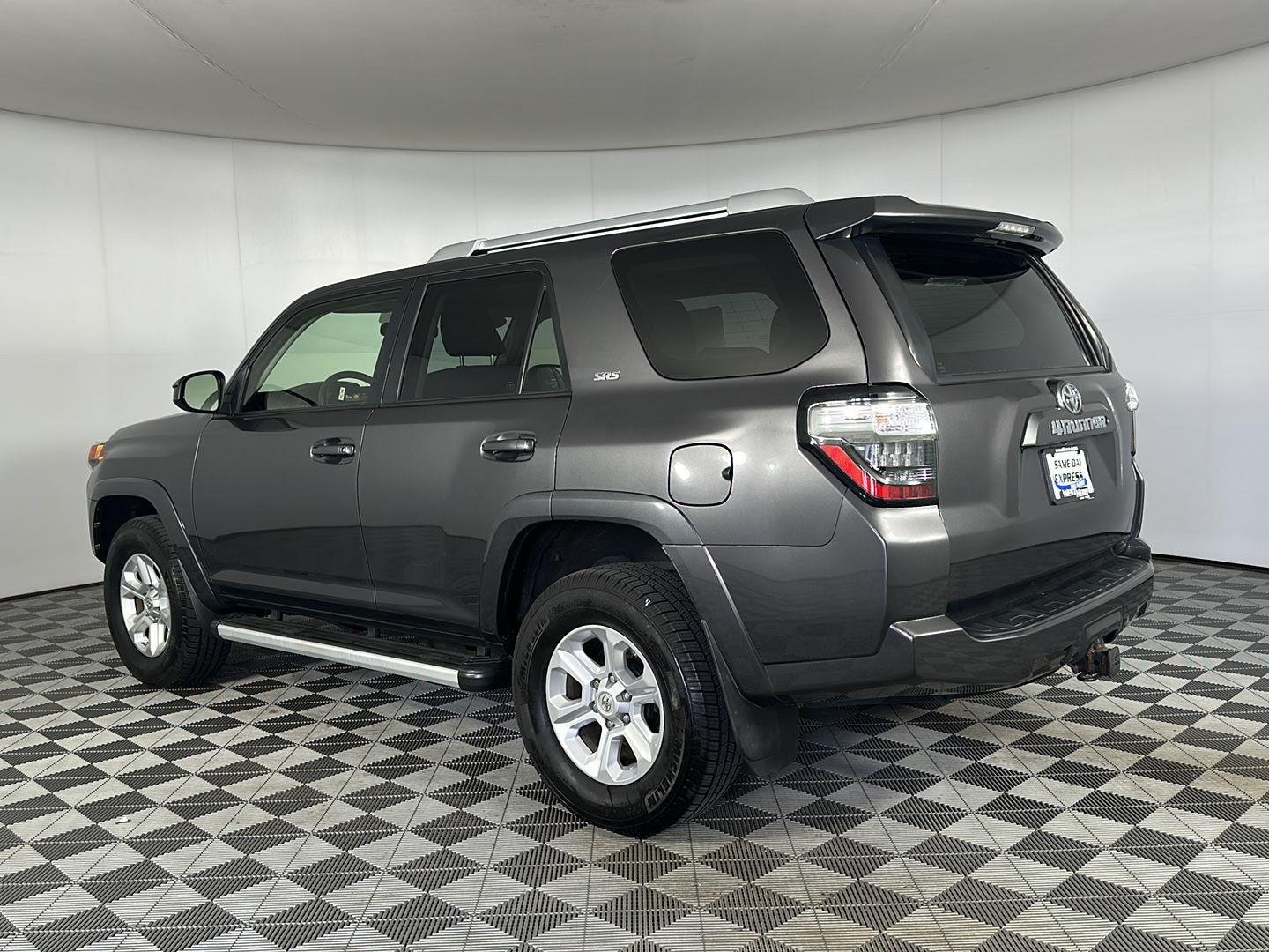 Used 2018 Magnetic Gray Metallic Toyota SR5 image 19