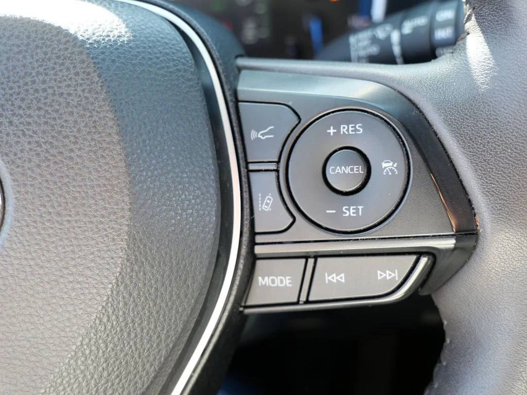 2025 Toyota RAV4 XSE - Photo 26