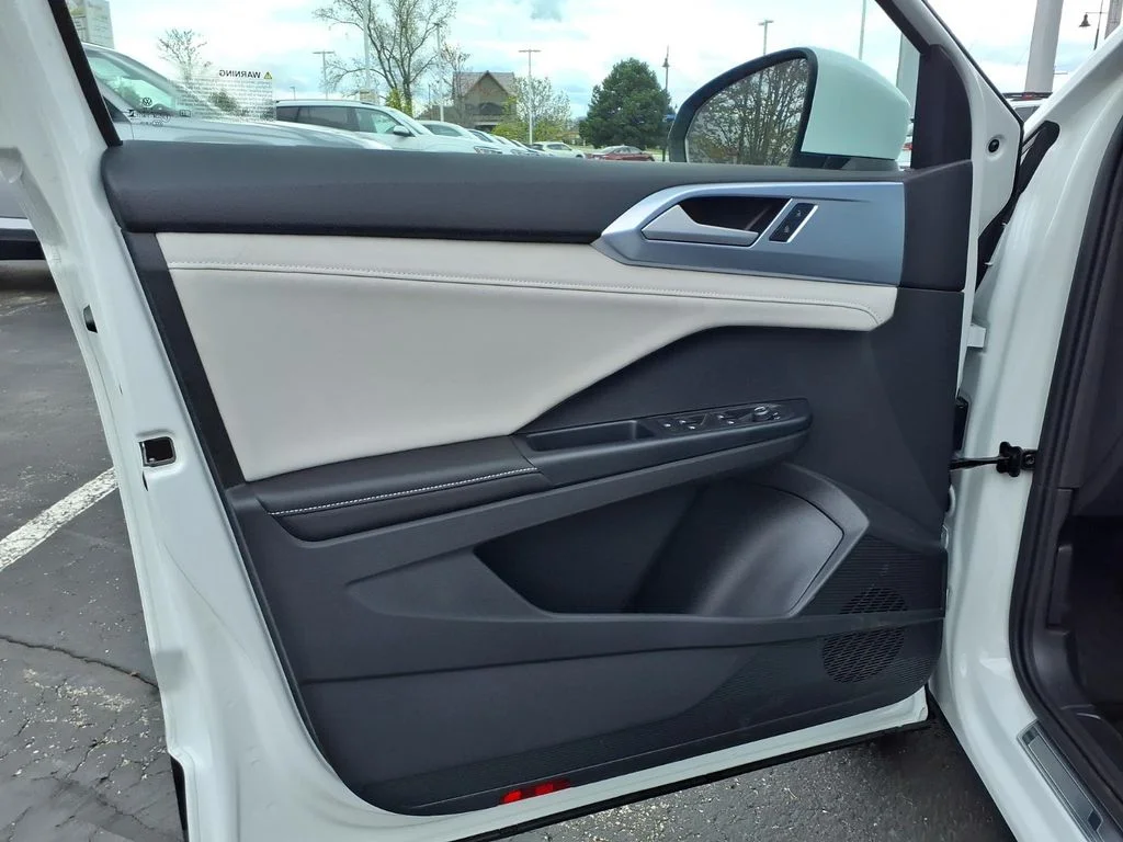 New 2026 Pure White Volkswagen 1.5T SE image 8