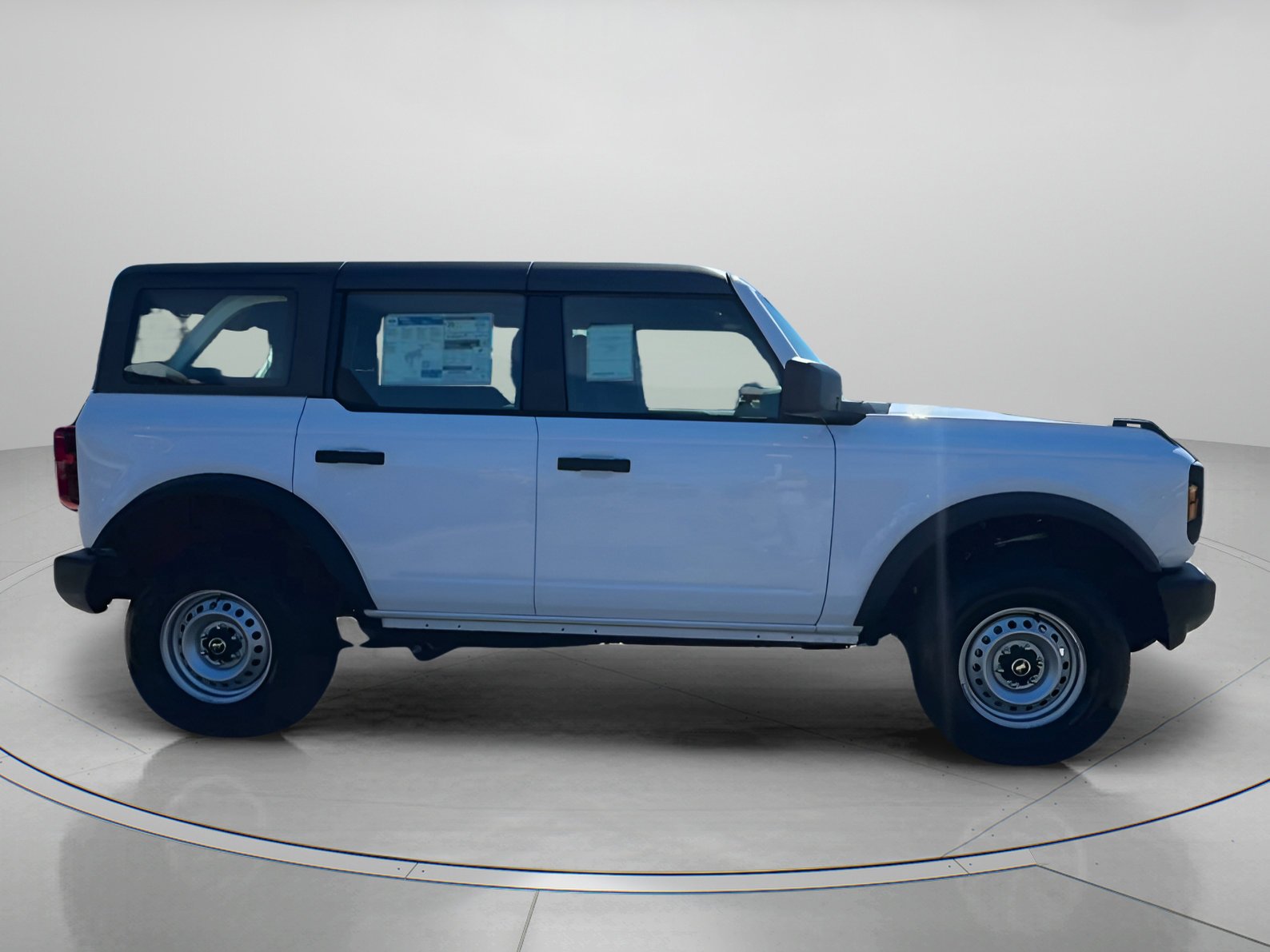 2025 Ford Bronco 4-Door Base - Photo 31