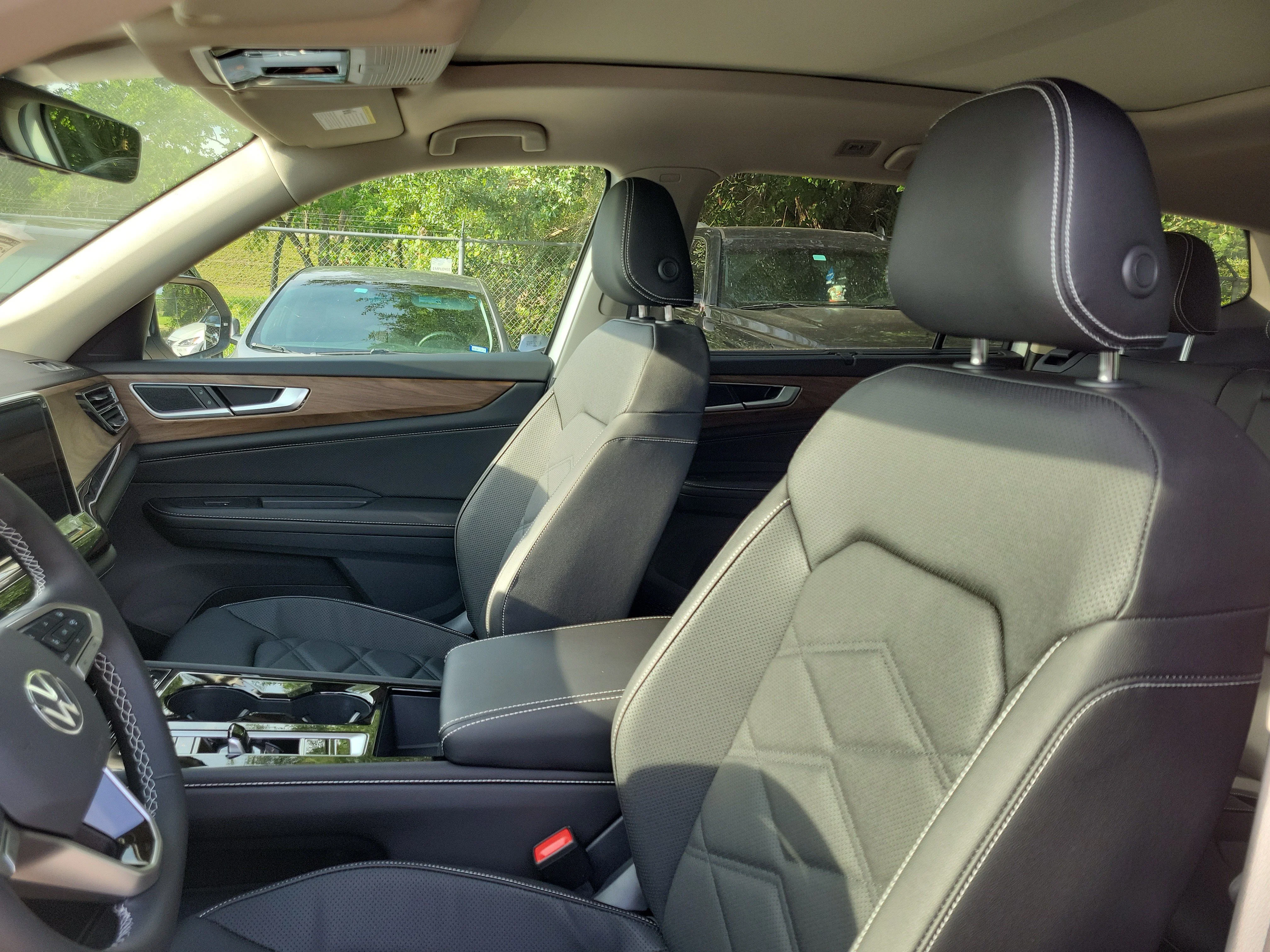 New 2026 White Volkswagen 2.0T SE w/Technology image 16