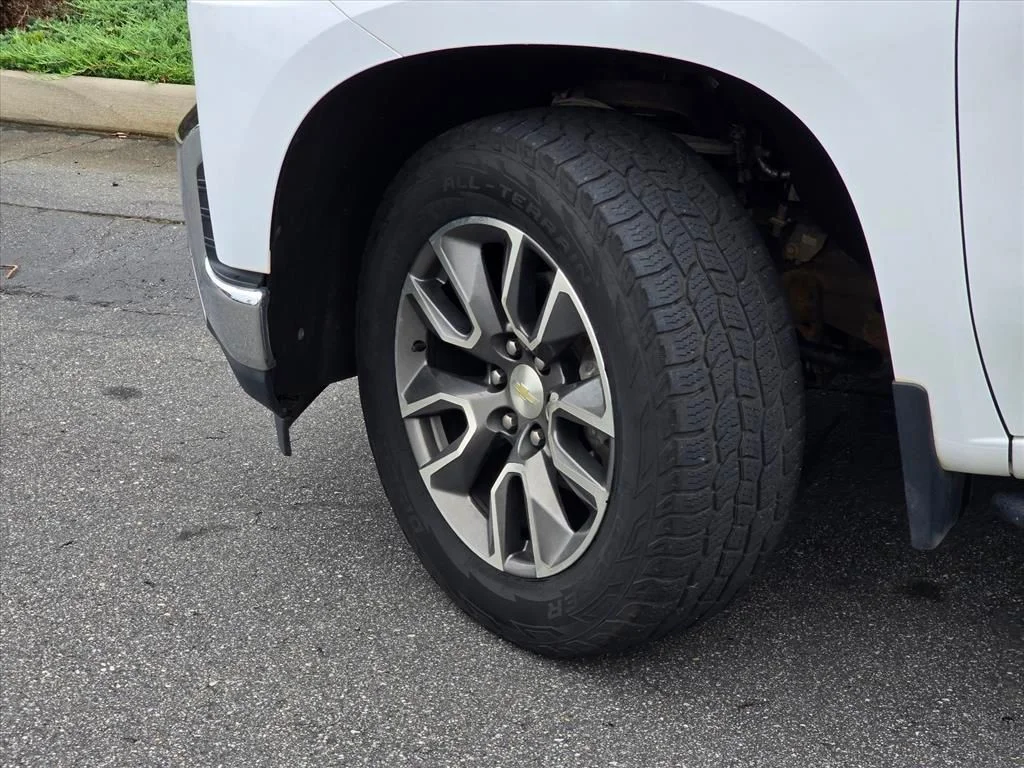 Used 2020 White Chevrolet LT image 27