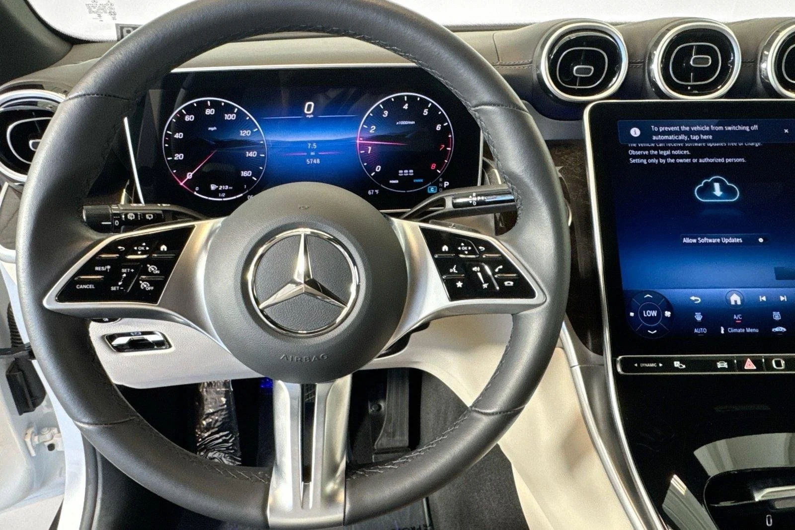 Used 2025 Polar White Mercedes-Benz GLC 300 image 11
