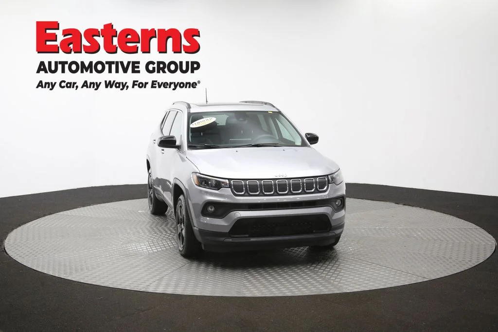 Used 2022 Silver Jeep Latitude image 53