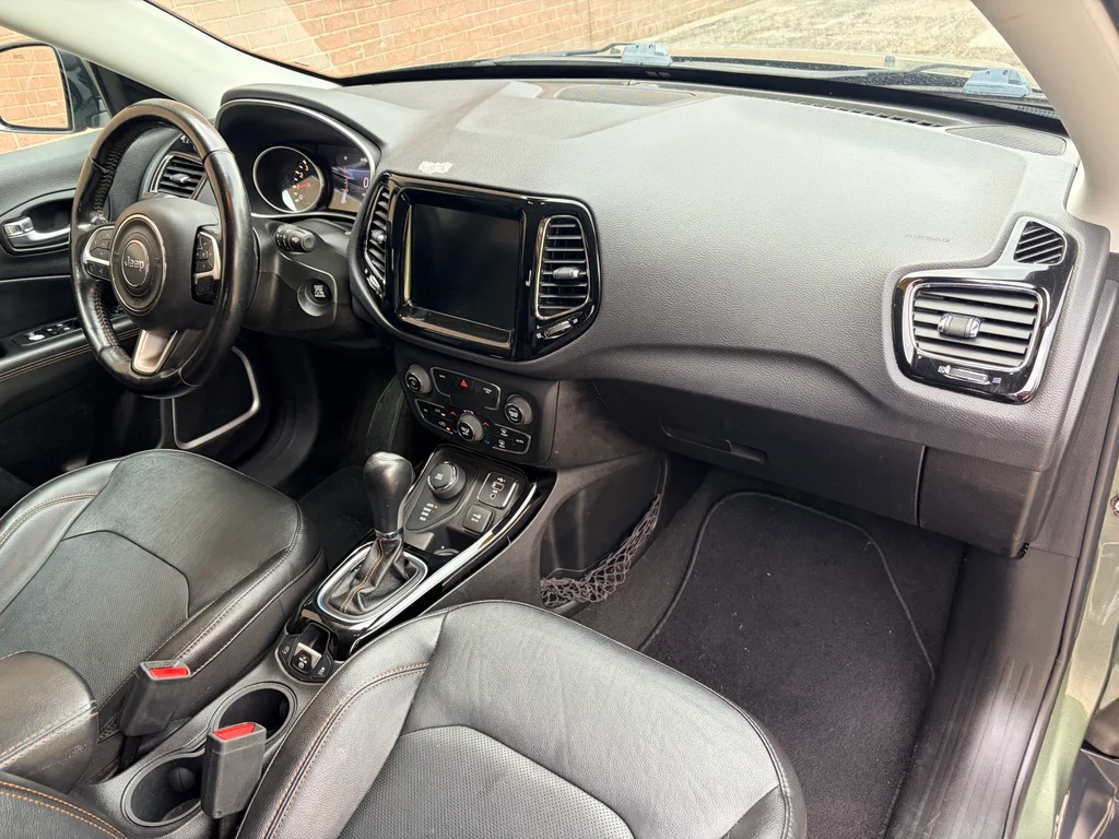 Used 2020 Olive Green Pearlcoat Jeep Limited image 24