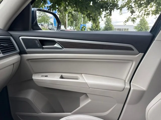 Used 2019 Blue Volkswagen 3.6L V6 SE image 31