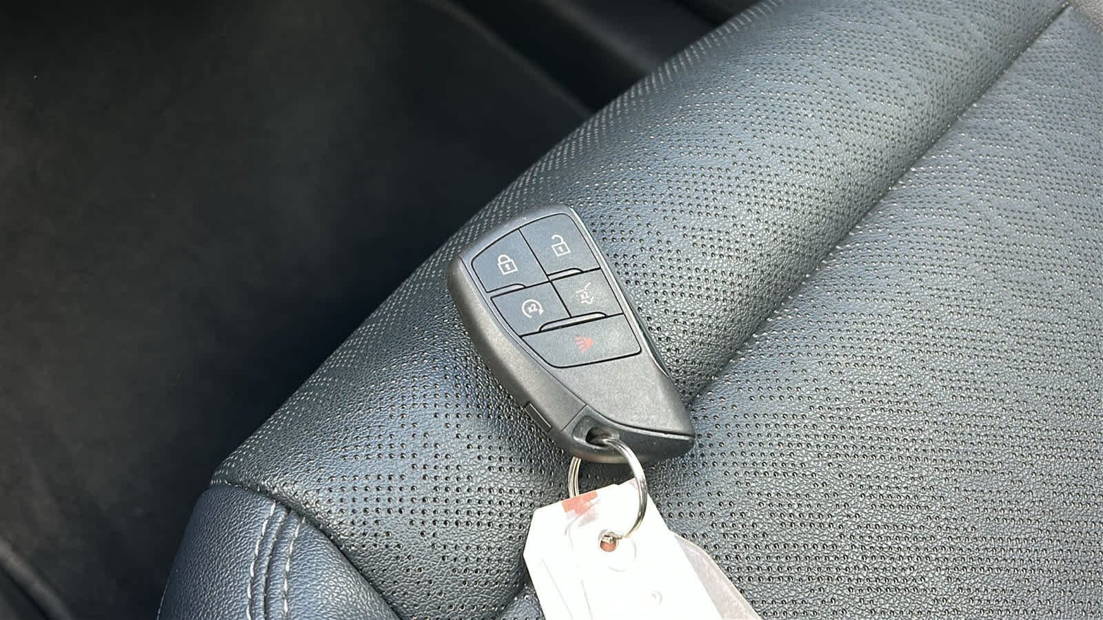 Used 2025 Summit White Chevrolet AWD LT image 29