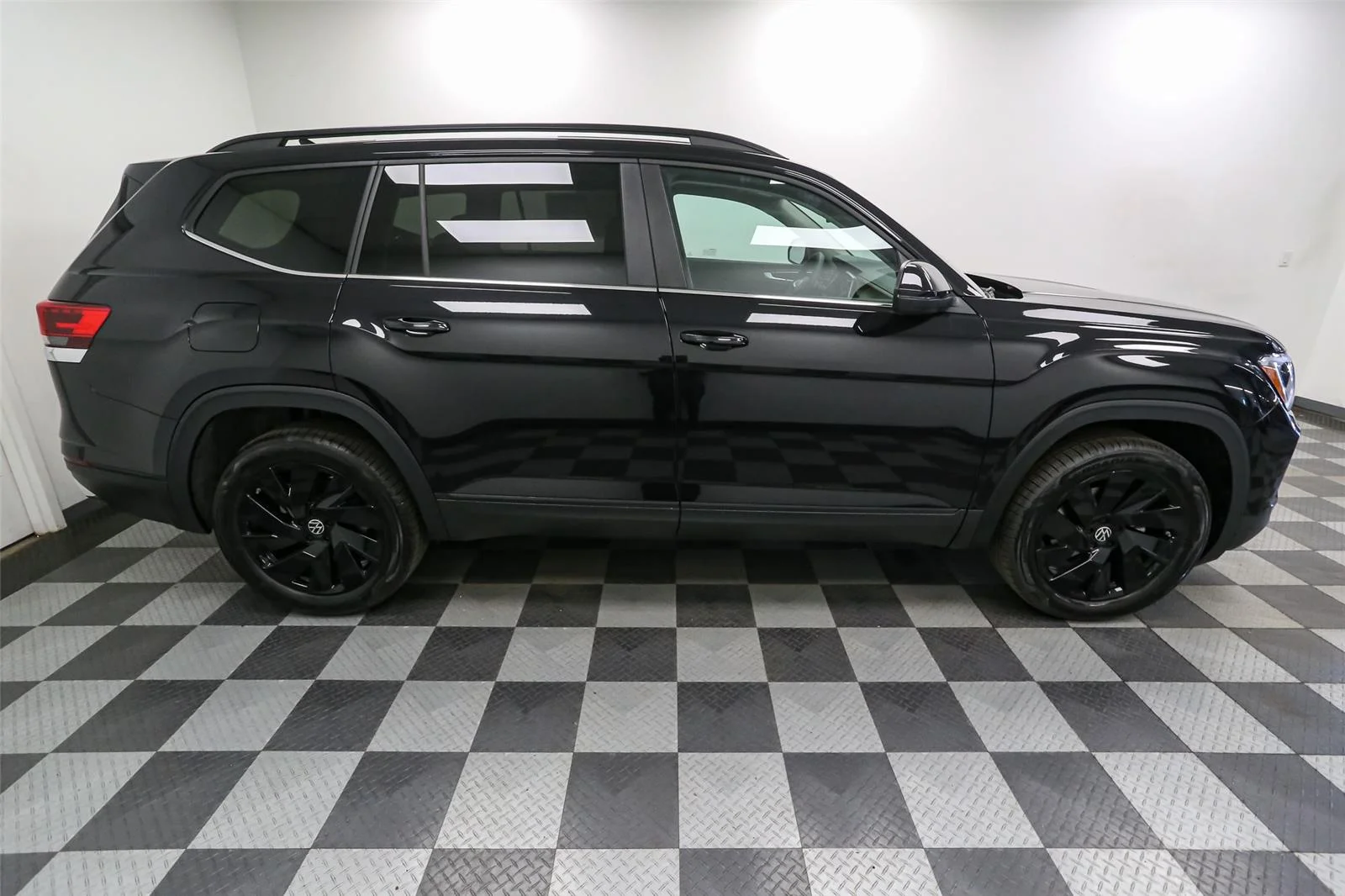 New 2026 Deep Black Pearl Volkswagen 2.0T SE w/Technology image 7