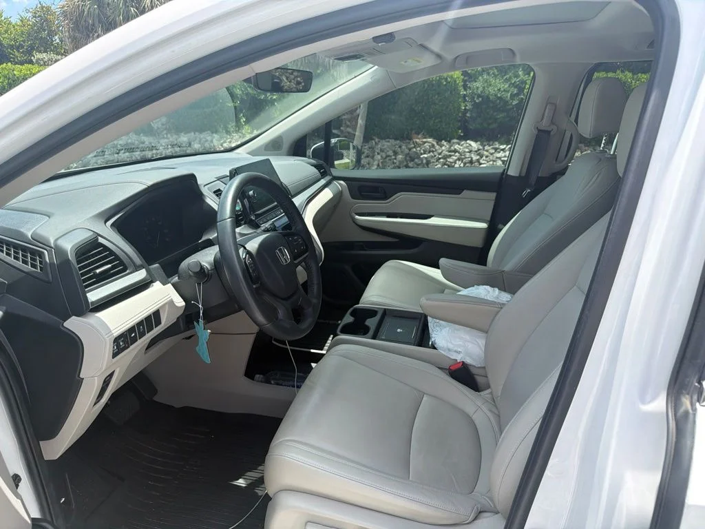 Certified Used 2025 Platinum White Pearl Honda EX-L image 17