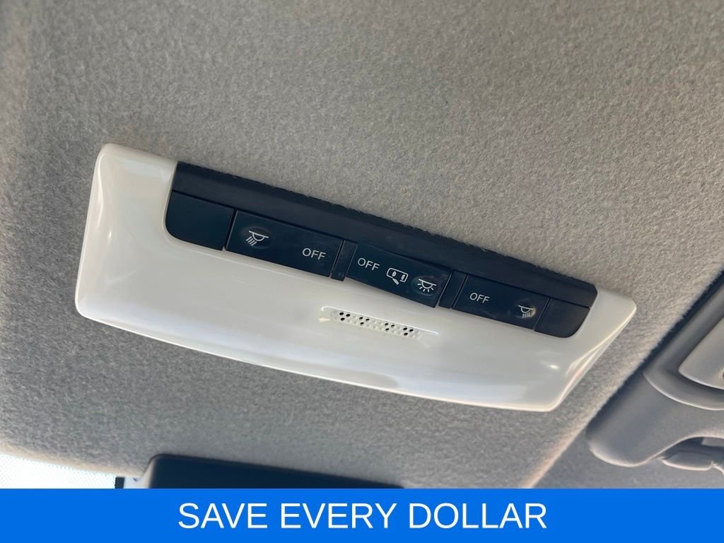 Used 2020 Orange Nissan SR image 21