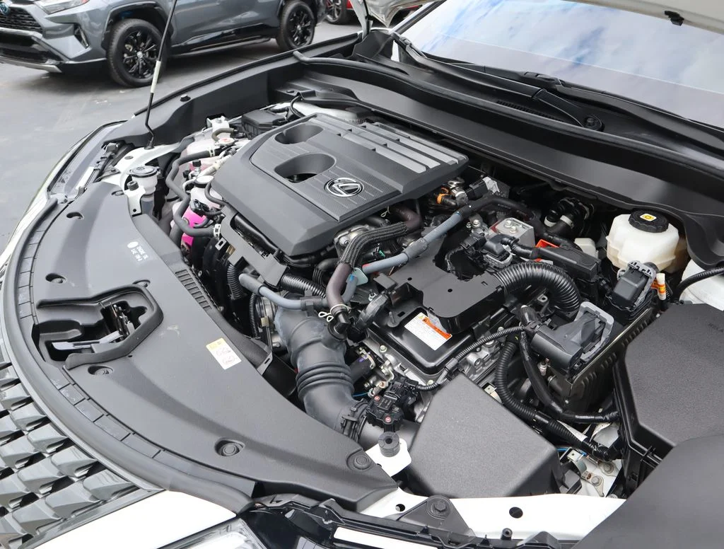 Used 2025 White Lexus 300h image 13