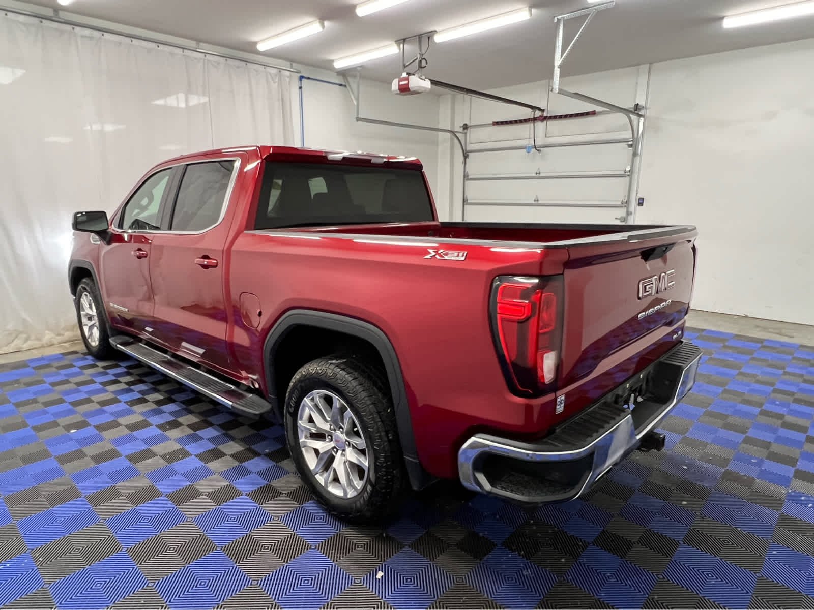 Used 2021 Cayenne Red Tintcoat GMC SLE image 12