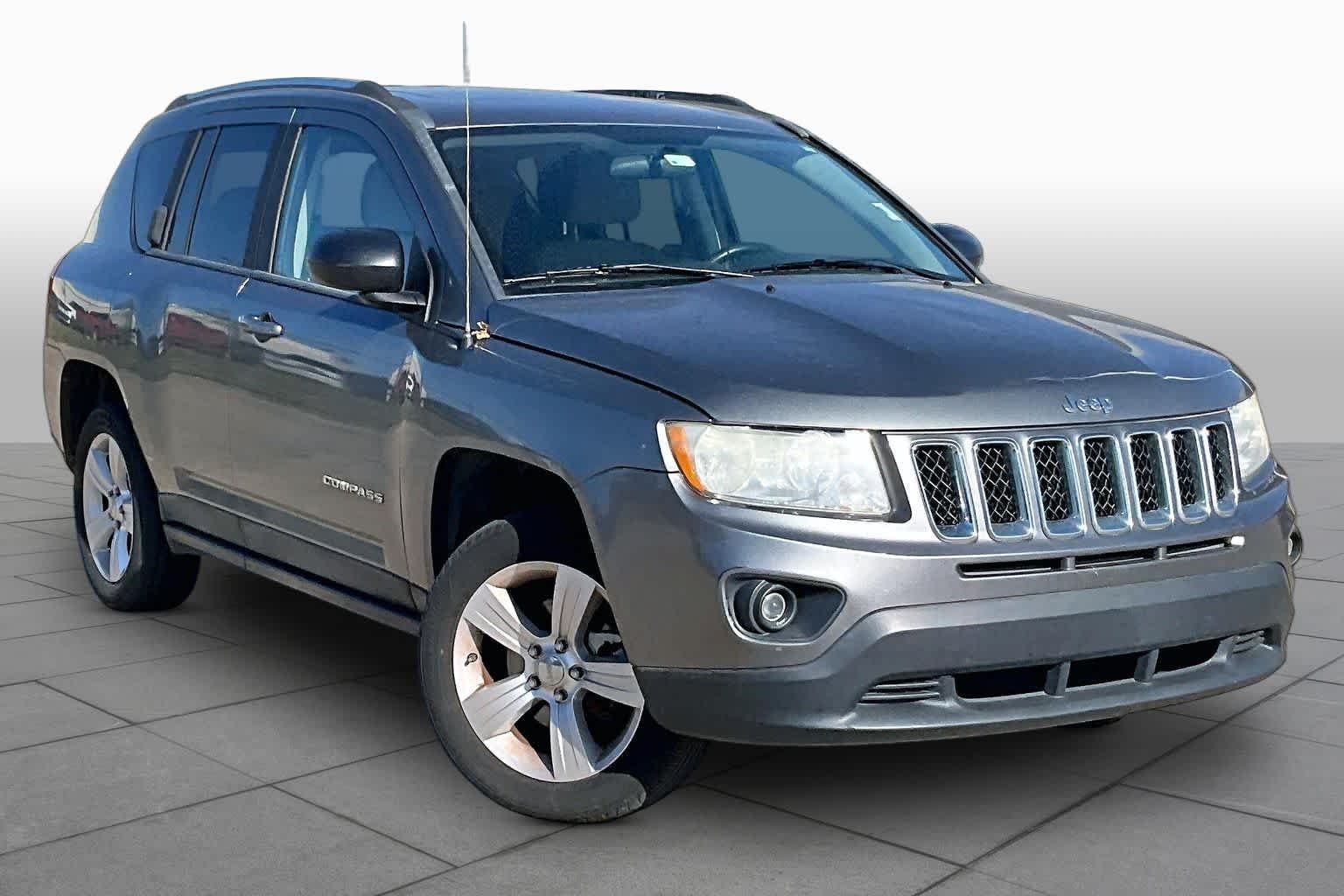 Used 2011 Brilliant Black Crystal Pearl Jeep Latitude image 2