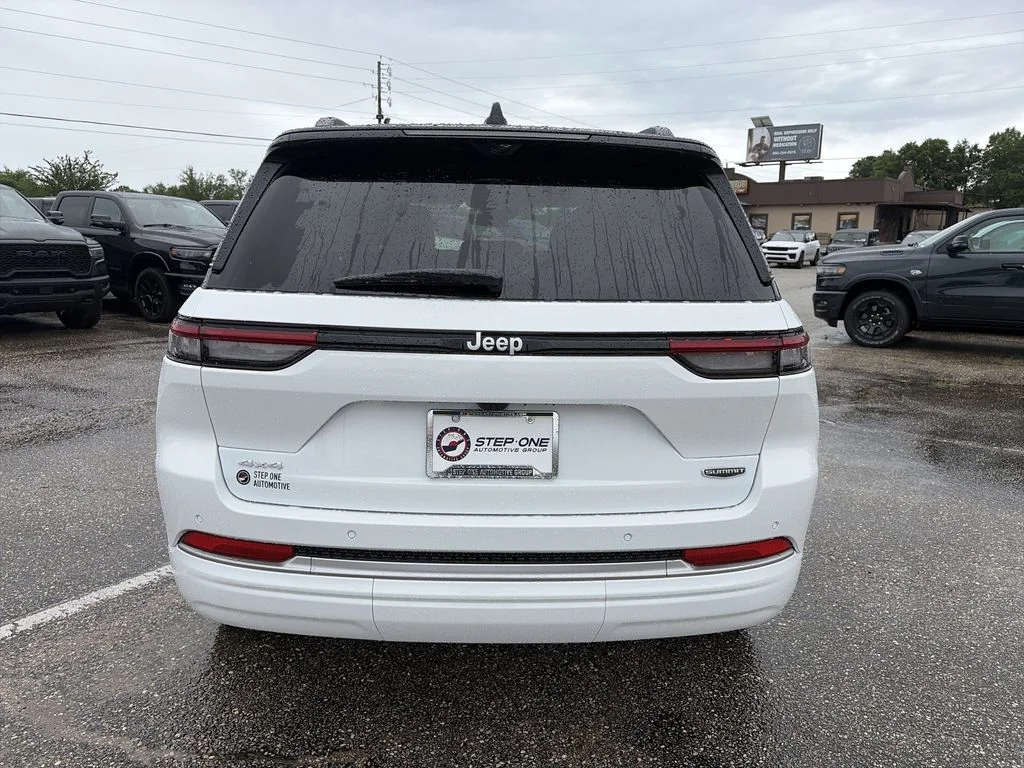 New 2026 Bright White Clear-Coat Exterior Paint Jeep Summit image 5