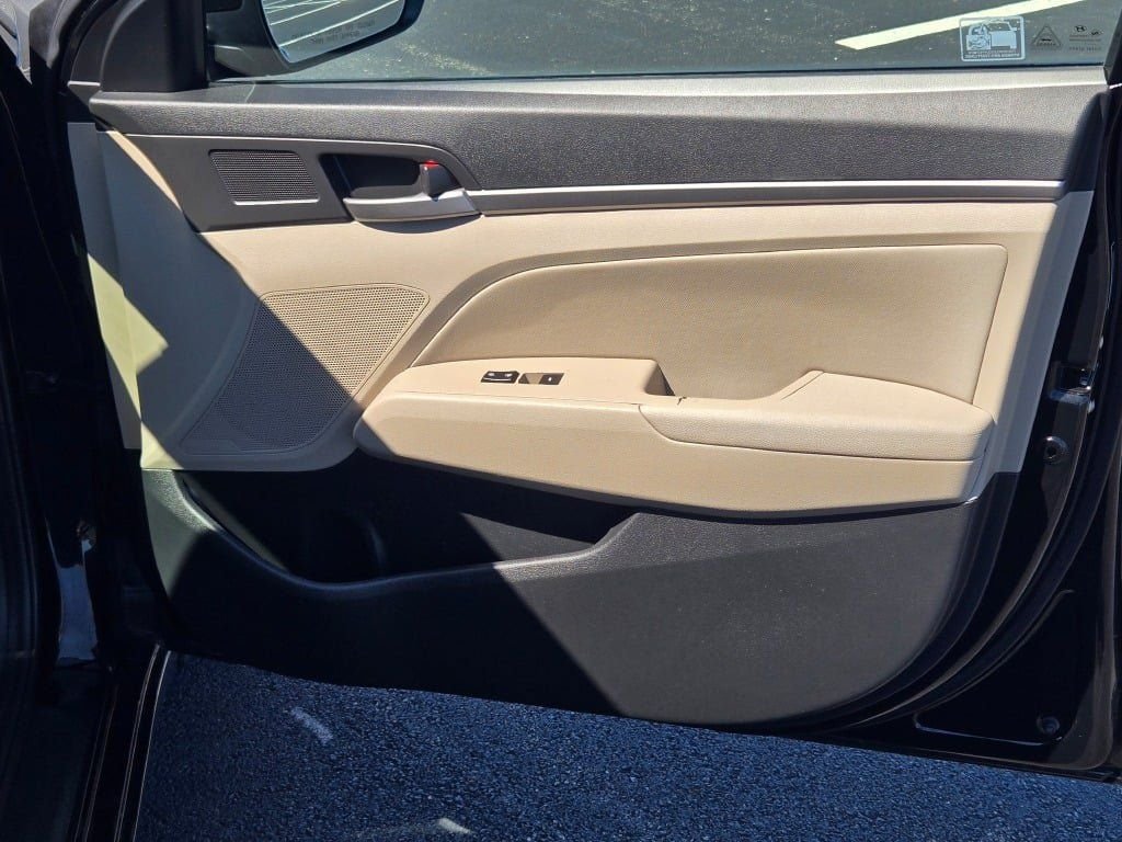 Certified Used 2018 Phantom Black Hyundai SEL image 5