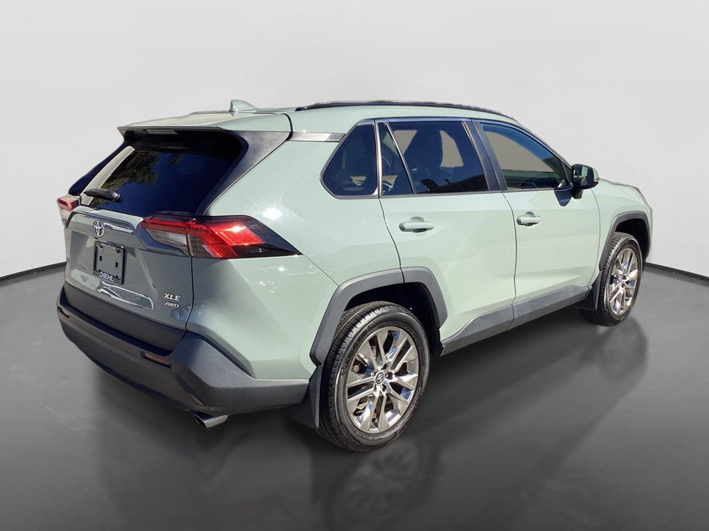 Used 2020  Toyota XLE Premium image 5