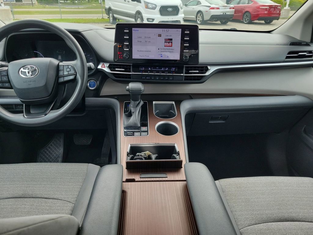 Used 2022  Toyota LE image 12