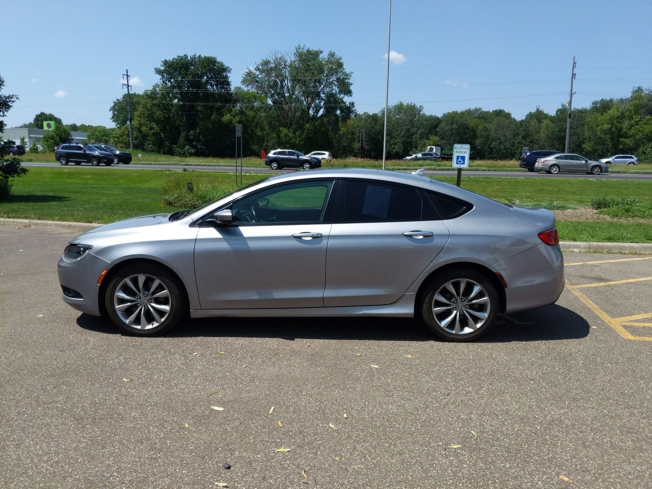 2015 Chrysler 200 photo 3