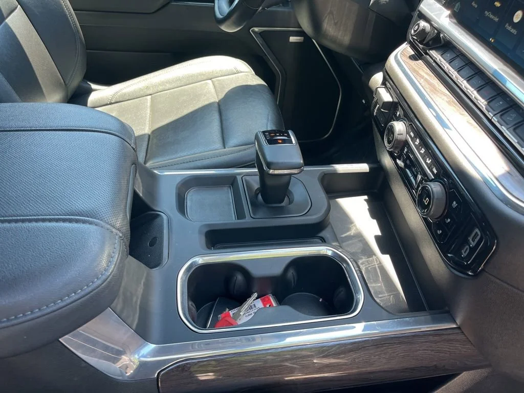 Used 2024 Summit White Chevrolet LTZ image 28