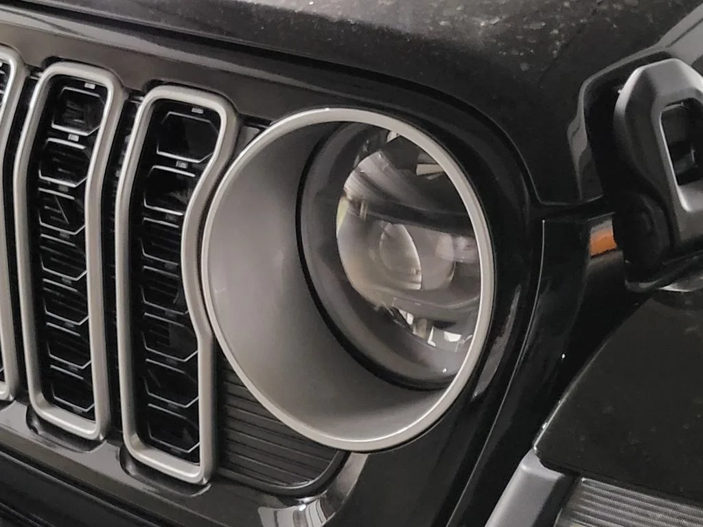 New 2026 Black Clear-Coat Exterior Paint Jeep Sahara image 22
