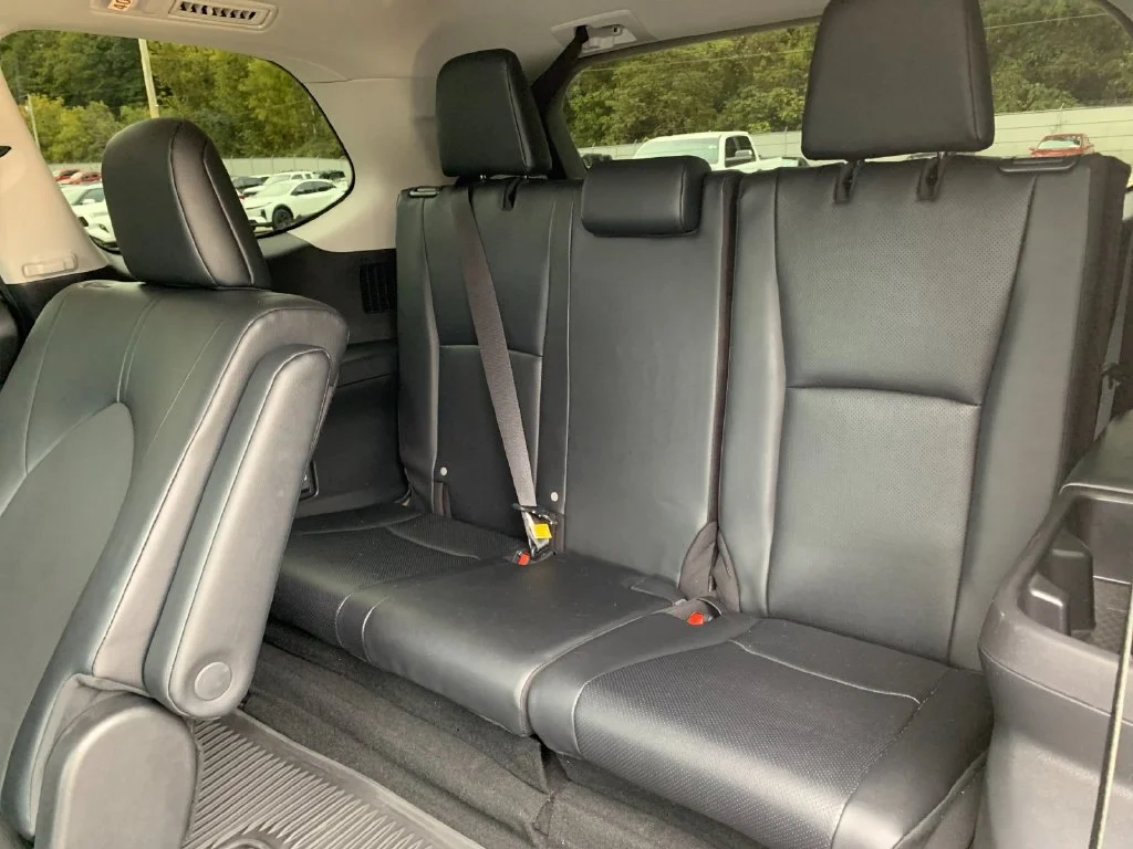 Used 2025  Toyota XLE image 18