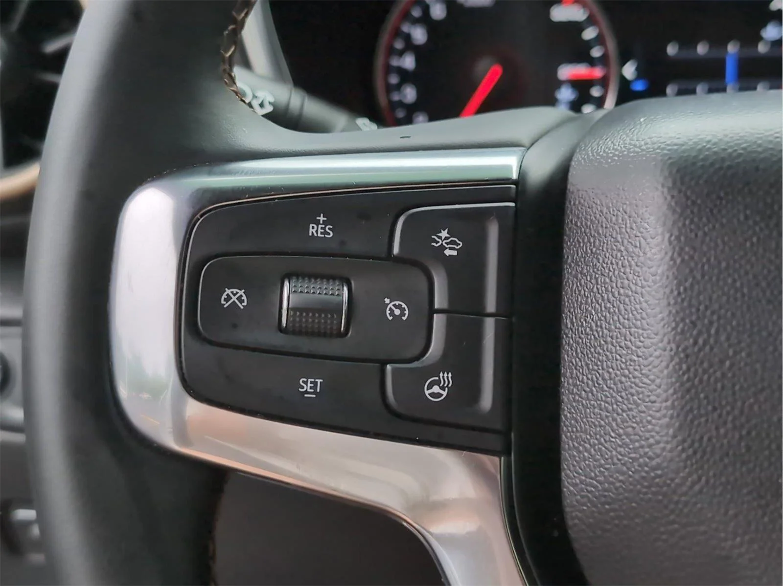 Used 2024 Iridescent Pearl Tricoat Chevrolet Premier image 28