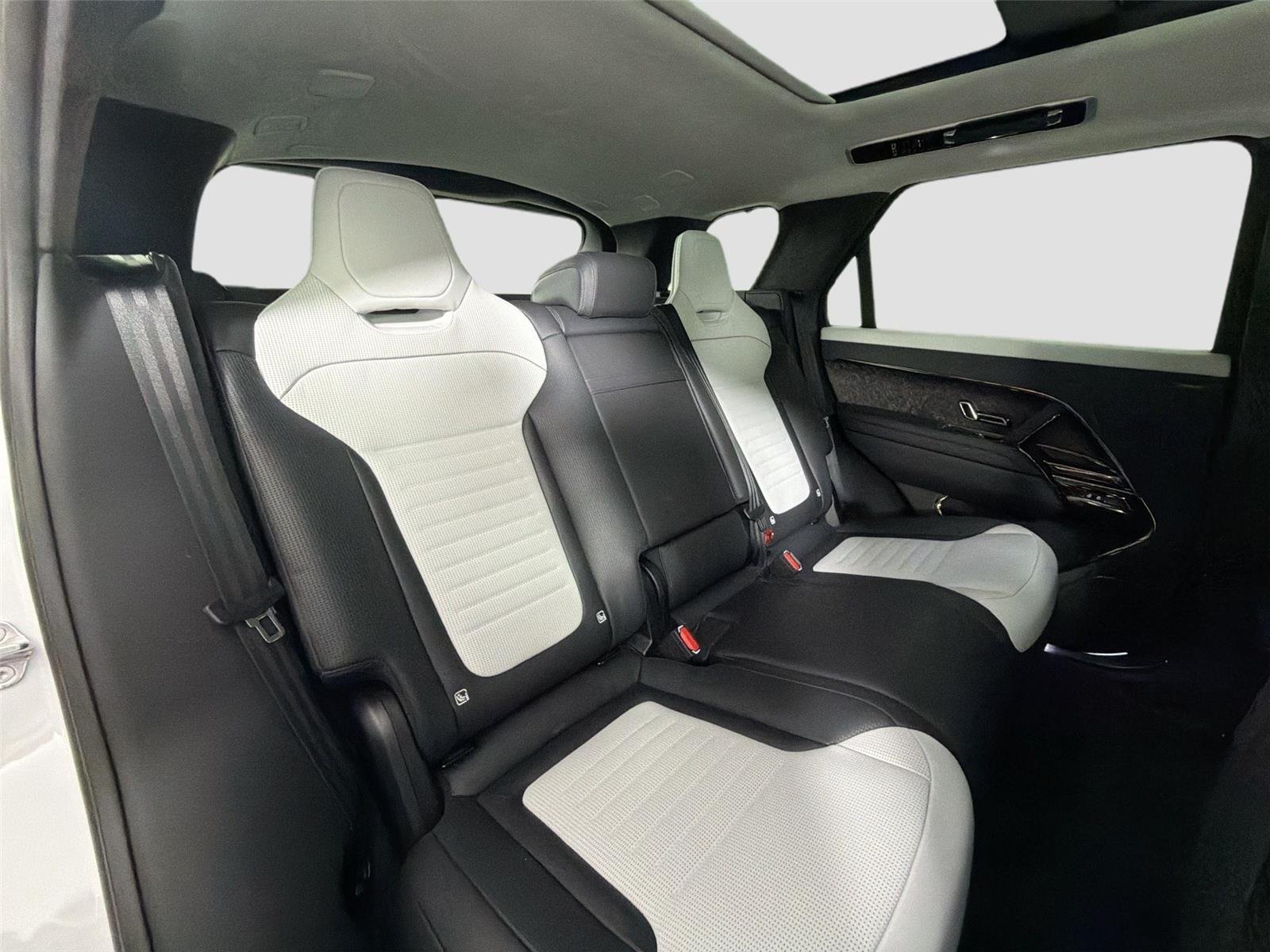 New 2026 OSTUNI PEARL WHITE Land Rover SV image 25