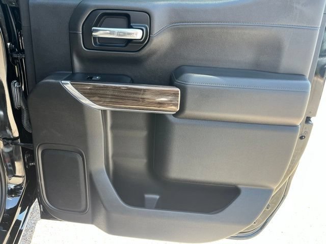 Used 2022 BLACK Chevrolet RST image 22
