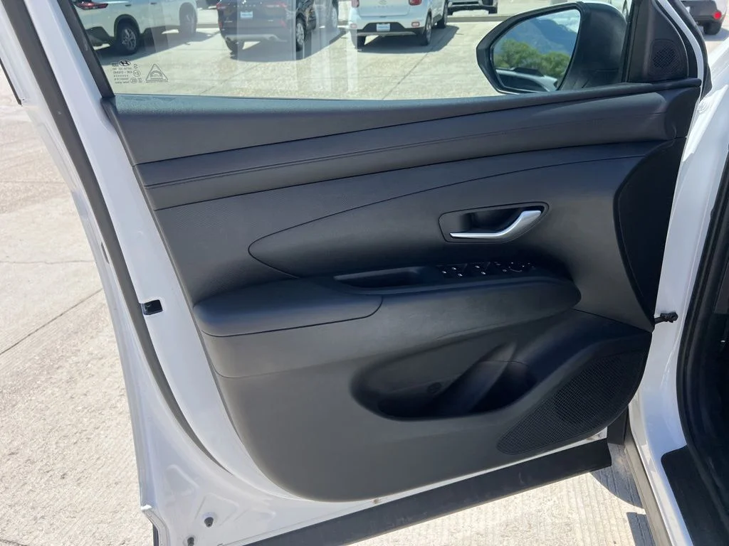Used 2025 White Hyundai SEL image 15