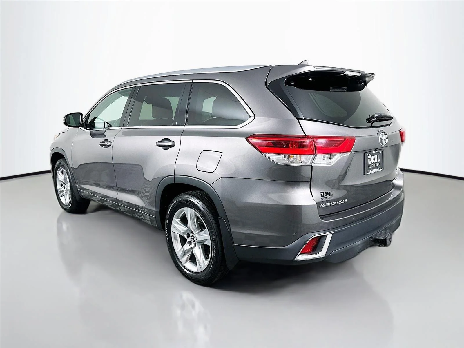 Used 2017 Predawn Gray Mica Toyota Limited image 10