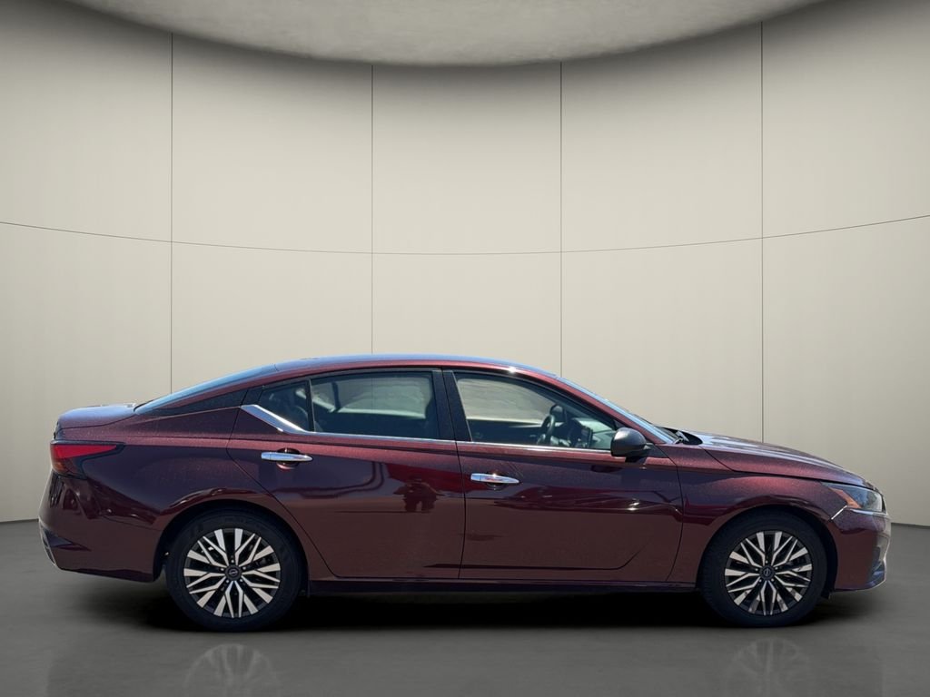 Used 2024 Red Nissan 2.5 SV image 8