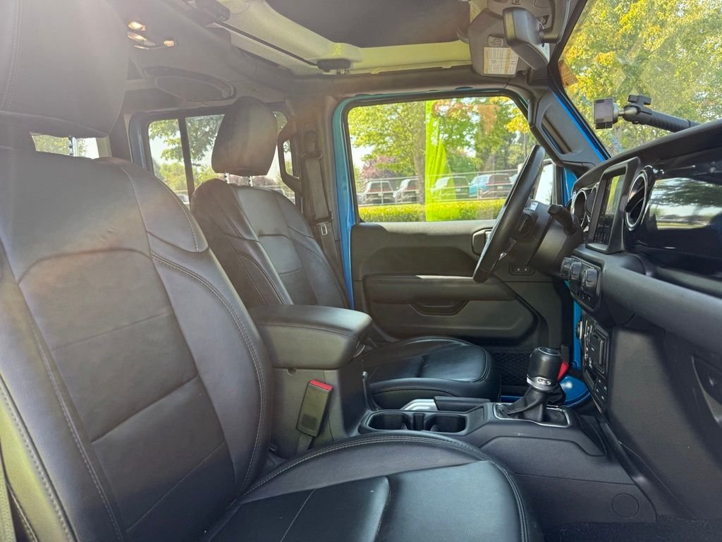 Used 2022 Hydro Blue Pearlcoat Jeep Unlimited Sahara Altitude image 23