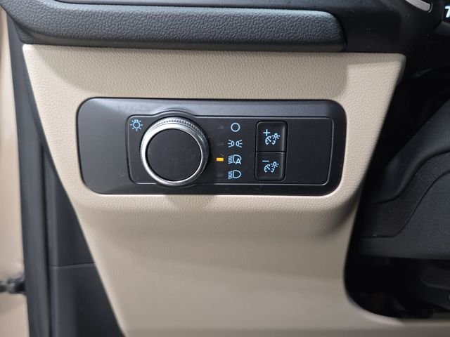 Used 2020 Gold Ford SE image 24