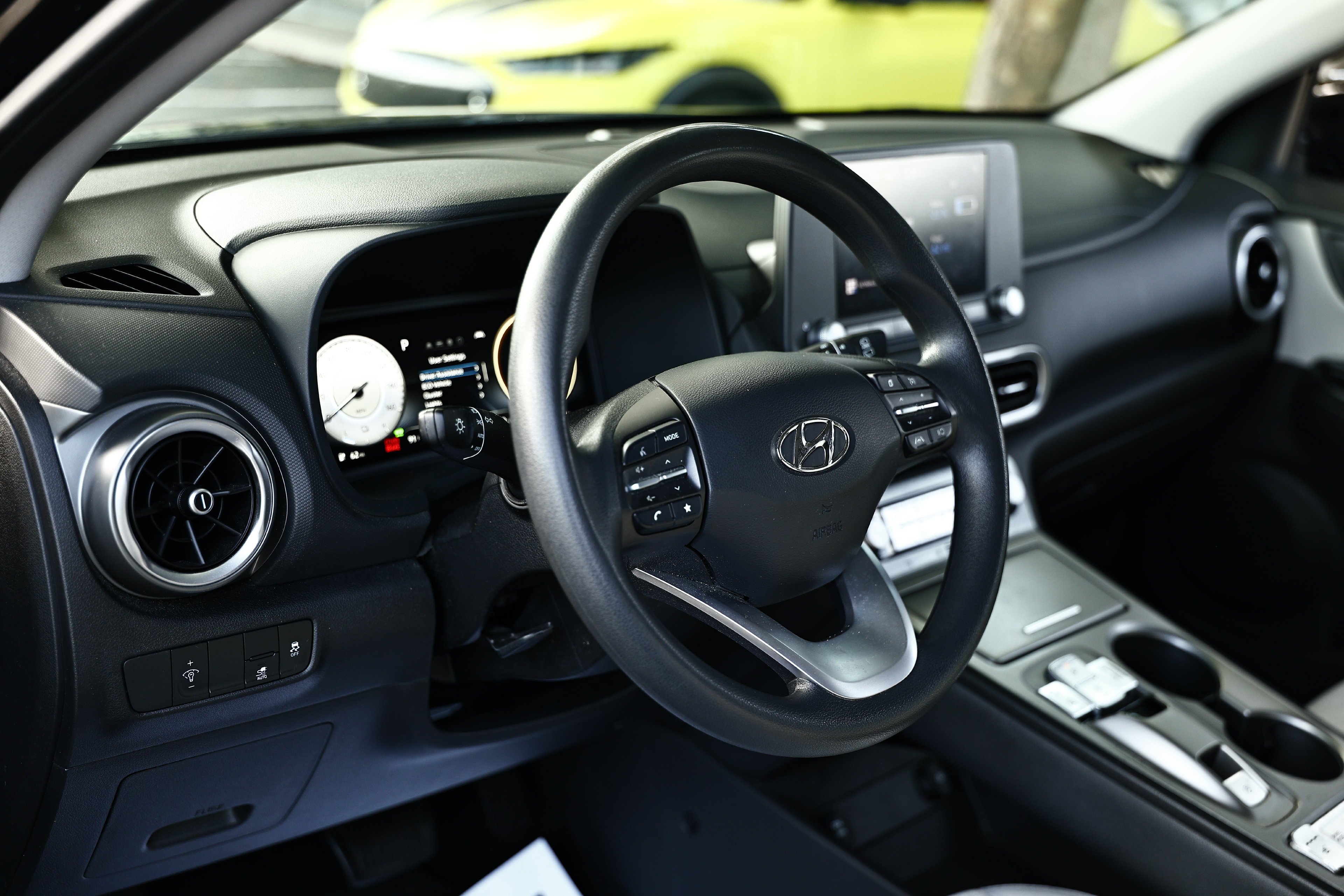 Used 2023 Ultra Black Hyundai SE image 17